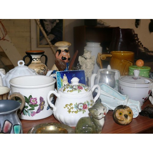 195 - LARGE COLLECTION OF CHINA AND GLASSWARE TO INCLUDE BESWICK CAT, PORTMEIRION POT, WORCESTER EGG CODDL... 