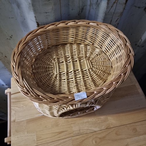 470 - SMALL STORAGE BASKET / CAT BED