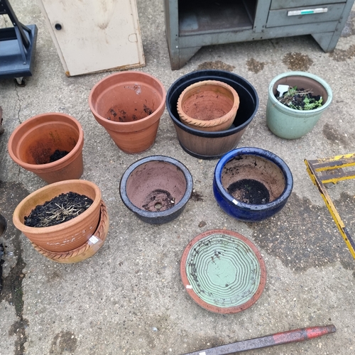 495 - LARGE SELECTION OF FLOWER POTS