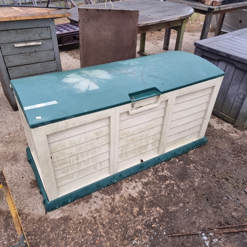 497 - GARDEN STORAGE CONTAINER