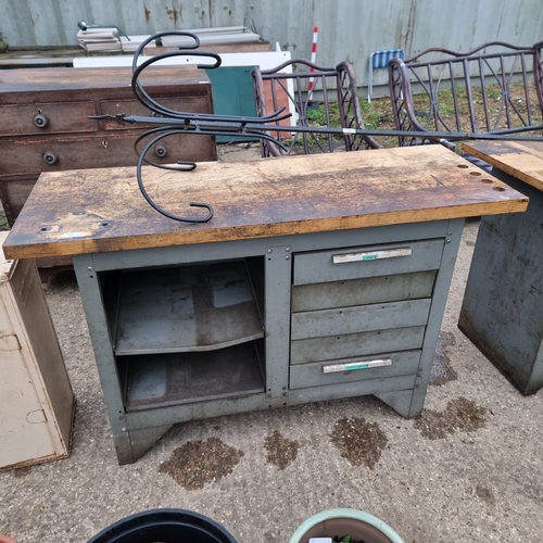 506 - LARGE METAL FRAMED GARAGE WORKSHOP EQUIPMENT UNIT WITH WOODEN TOP