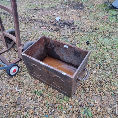 515 - EXTREMELY HEAVYWEIGHT METAL COAL BOX