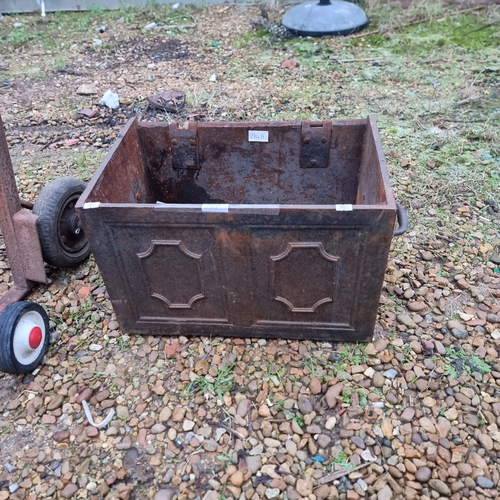 515 - EXTREMELY HEAVYWEIGHT METAL COAL BOX