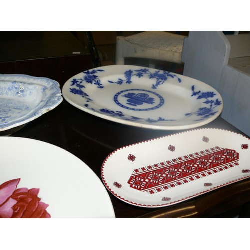 285 - COLLECTION OF 5 VARIOUS CERAMIC SERVING PLATTERS