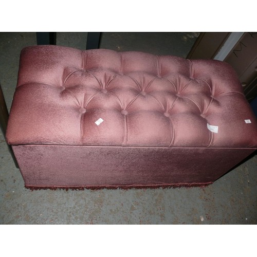 292 - DUSKY PINK LIDDED STORAGE OTTOMAN  WITH CONTENTS OF BED LINEN MANY NEW IN PACKETS