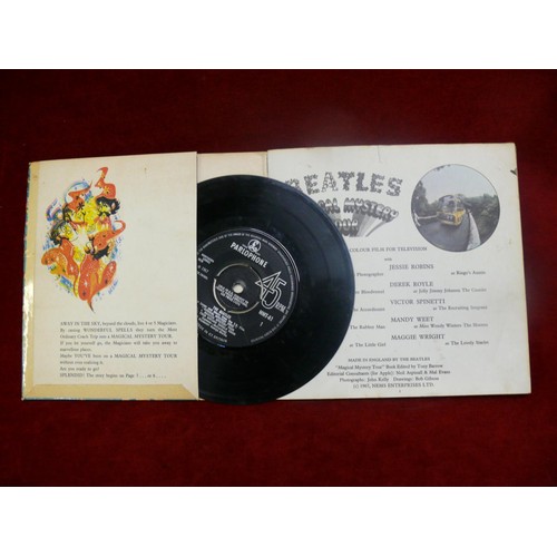 8 - THE BEATLES MAGICAL MYSTERY TOUR 6 TRACK DOUBLE 45'S RECORDS AND BOOKLET 1967