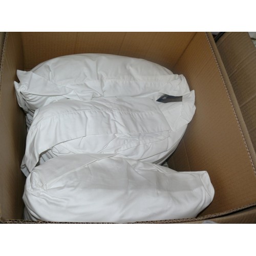 332 - LARGE QUANTITY OF GOOD QUALITY BEDDING, PILLOWS ETC