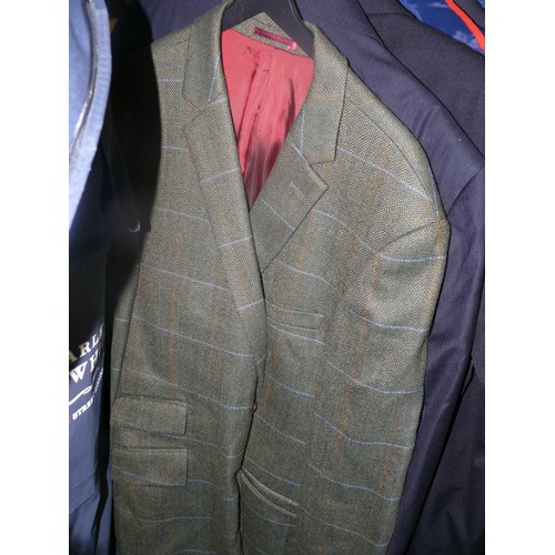 323 - 2 GENTS SUITS 100% PURE NEW WOOL PLUS A TWEED 100% WOOL JACKET