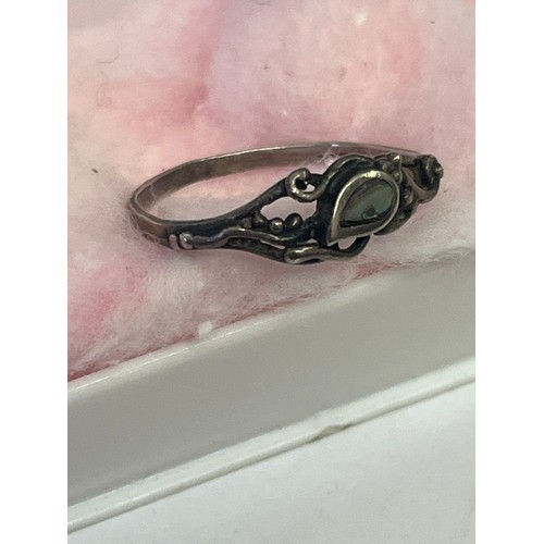 48 - A VINTAGE SILVER RING WITH MOTHER OF PEARL SIZE O