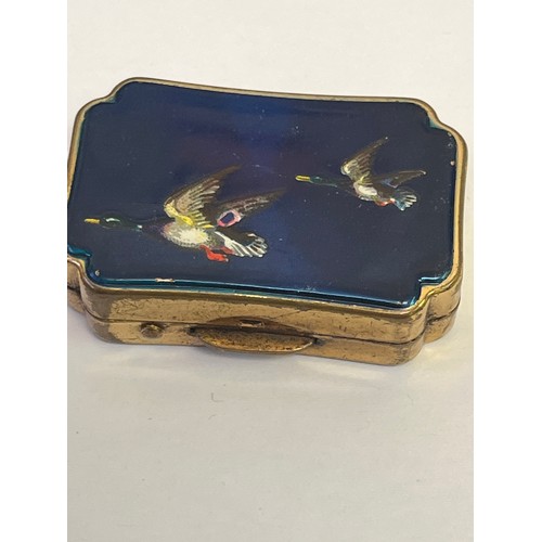 50 - A MOTHER OF PEARL STRATTON COMPACT PLUS AN ENAMEL DUCK STRATTON PILL POT AND A POT OF ROUGE