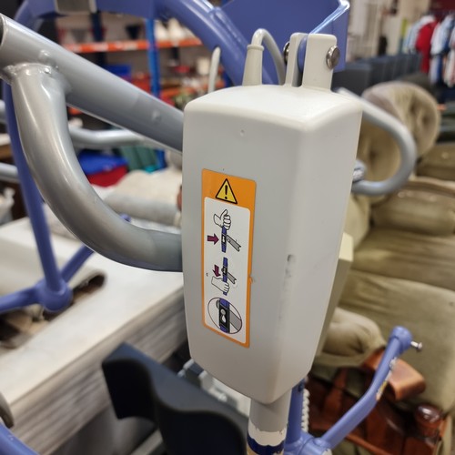 316 - ARJO MAXI MOVE HOIST/ PATIENT LIFT WITH SLING