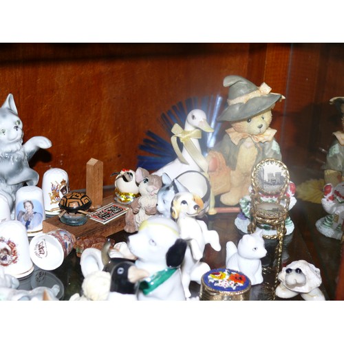 245 - A SELECTION OF COLLECTABLE ITEMS TO INCLUDE ANIMAL FIGURINES, THIMBLES, PILL POT ETC