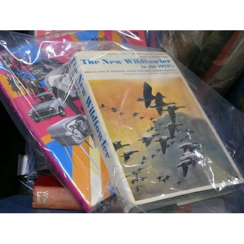 245 - BOX OF VINTAGE BOOKS TO INCLUDE THE NEW WILDFOWLER IN THE 1070'S. FIGHTING SHIPS OF WORLD WAR 2, THE... 