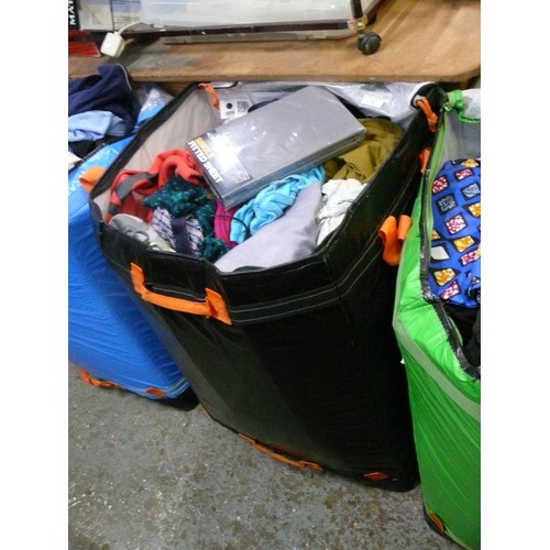 325 - VERY LARGE LOT OF MIXED CLOTHING ETC (BAG NOT INCLUDED)