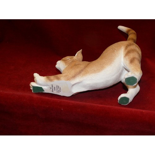 85 - SHERRATT & SIMPSON - CAT STRETCHING LARGE TABBY & WHITE