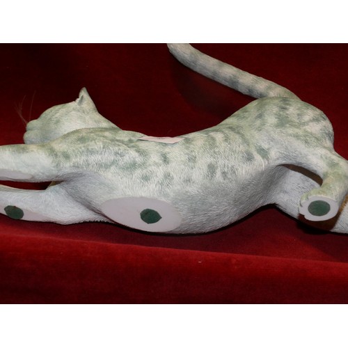 89 - LARGE STRETCHING CAT FIGURE - 45 CM LONG