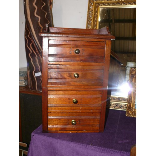 121 - SMALL EDWARDIAN WALNUT 4 DRAWER CHEST WITH BRASS KNOBS