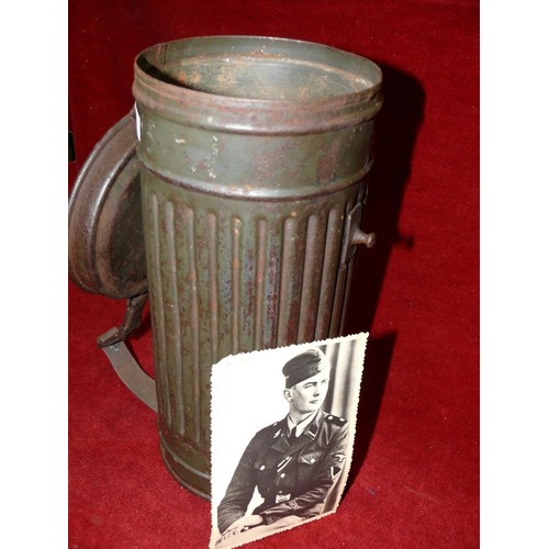 1 - WWII GERMAN GAS MASK CANISTER WITH ORIGINAL LINER IN VERY GOOD CONDITION PLUS A PHOTO OF THE WAFFEN ... 