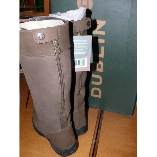 193 - PAIR OF QUALITY LADIES ADMIRAL BOOTS BY DUBLIN SIZE 6 UK - NEW IN BOX - COLOUR CHOCOLATE