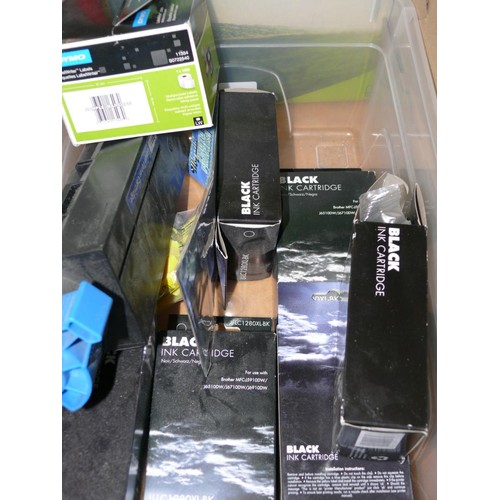 213 - RECYCELTE TONER CARTRIDGE IN BOX TOGETHER WITH A BOX CONTAINING MULTIPURPOSE LABELS, INK CARTRIDGES ... 