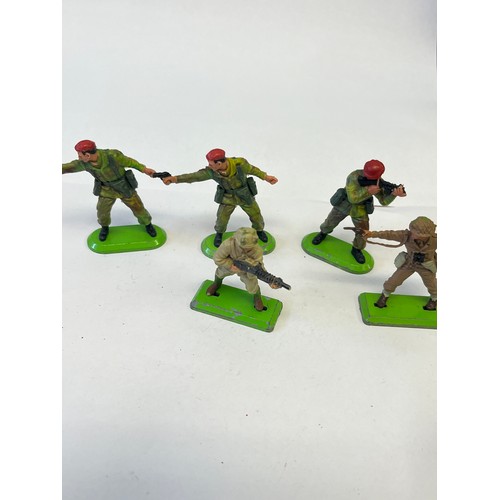 20 - A LOVELY VINTAGE COLLECTION OF COLLECTIBLE TOYS BRITAINS SOLDIERS MATCHBOX MULTI PLOUGH PLUS OTHERS ... 