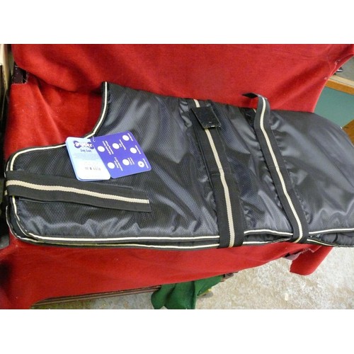 232 - LARGE DOG PRODUCT - WATERPROOF & PADDED COAT 30