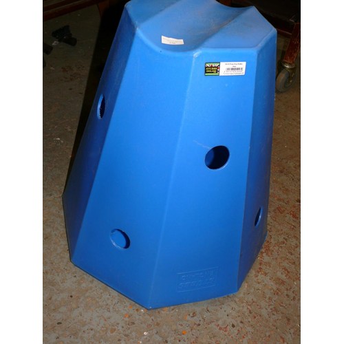 236 - HEAVY DUTY GENERAL WASTE SACK AND A PONY HAY ROLLER IN BLUE