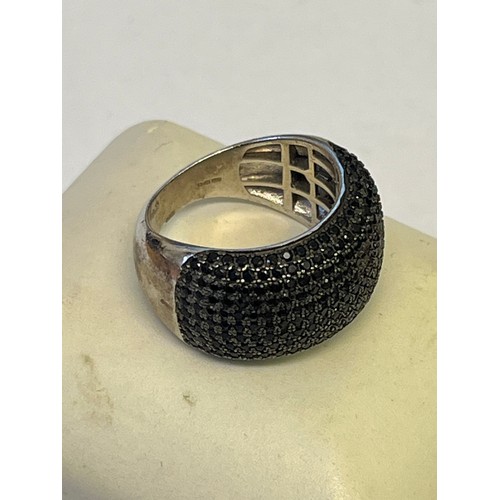 27 - A SOLID SILVER RING WITH BLACK DIAMOND SIZE Q