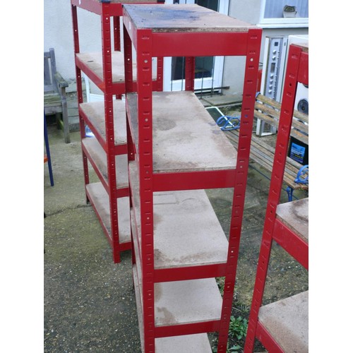 318 - RED METAL 5 WOOD SHELVES ADJUSTABLE RACKING SLOT TOGETHER SYSTEM, EASY TO DISMANTLE FOR TRANSPORT