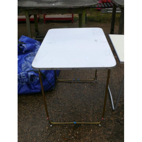 320 - 3 X CAMPING/PICNIC TABLES, FOLD FLAT IN GOOD CONDITION