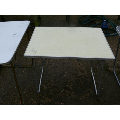 320 - 3 X CAMPING/PICNIC TABLES, FOLD FLAT IN GOOD CONDITION