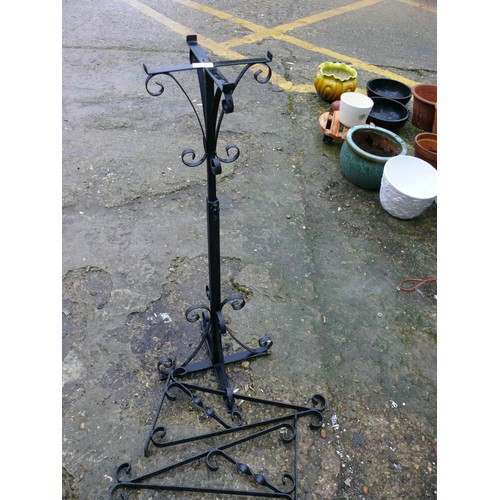 303 - WROUGHT IRON DECORATIVE PLANT STAND IN SCROLLING DESIGN  WITH 2 HANGING WALL BRACKETS