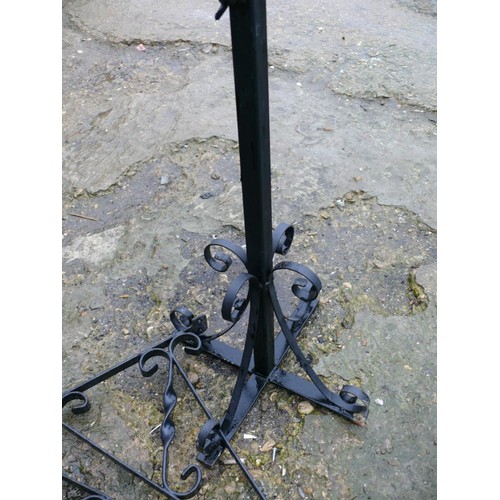 303 - WROUGHT IRON DECORATIVE PLANT STAND IN SCROLLING DESIGN  WITH 2 HANGING WALL BRACKETS