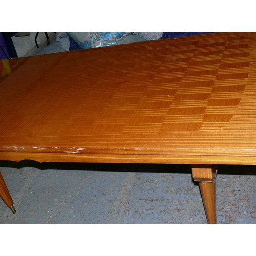 343 - A BEAUTIFUL MID CENTURY SATINWOOD ITALIAN  DINING TABLE WITH MARQUETRY TOP