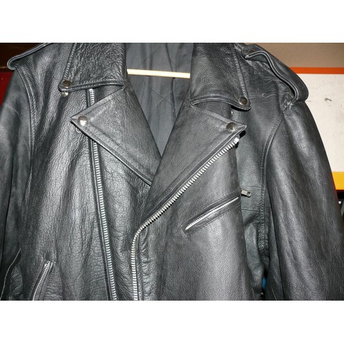 362 - VINTAGE LEATHER JACKET SIZE MEDIUM