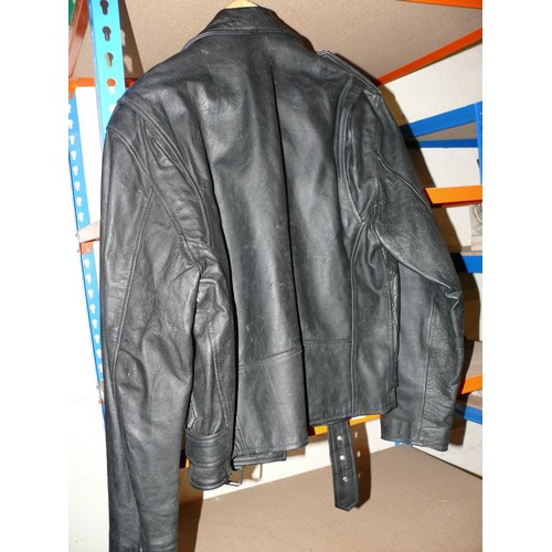 362 - VINTAGE LEATHER JACKET SIZE MEDIUM