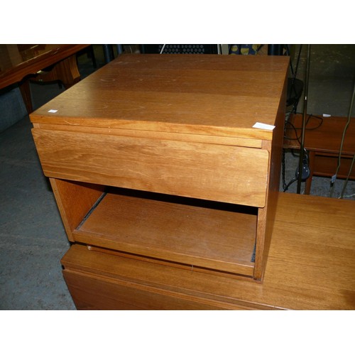 371 - RETRO TEAK MID CENTURY SIDE TABLE WITH DRAWER