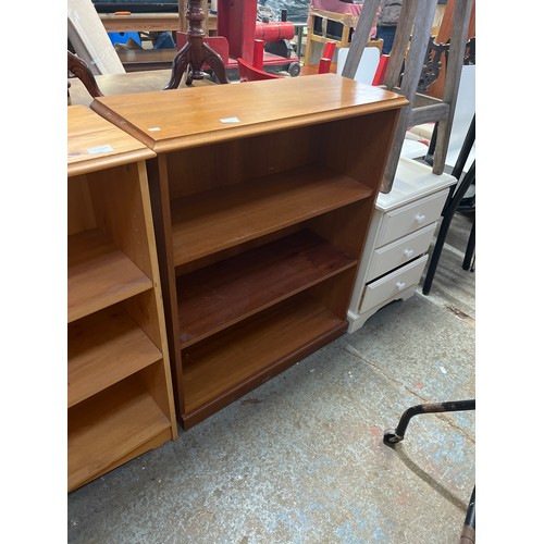 386 - WOODEN 3 SHELF BOOKCASE