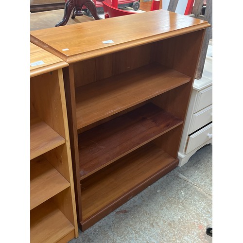 386 - WOODEN 3 SHELF BOOKCASE