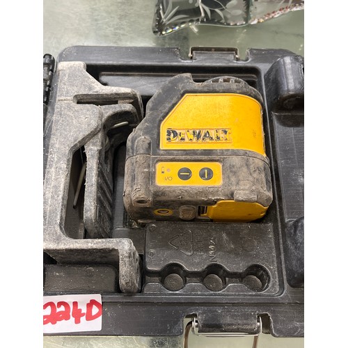 224D - CASED DEWALT DW088 LASER LEVEL