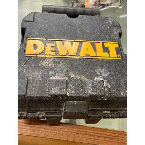 224D - CASED DEWALT DW088 LASER LEVEL