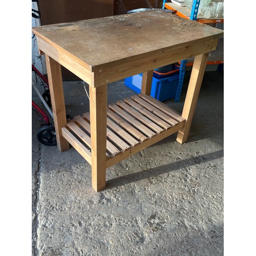 412 - A LARGE PINE WORK TABLE WITH SHELF BELOW