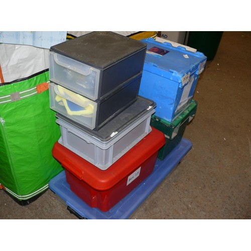 416 - 5 LIDDED STORAGE BOXES AND A SET OF 2 PLASTIC DRAWERS