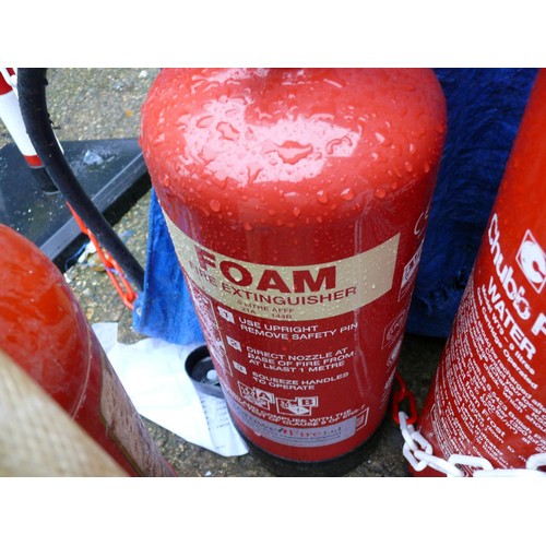 305 - 4 X  FIRE EXTINGUISHERS, ONE IS CO2, ONE FOAM AND 2 WATER