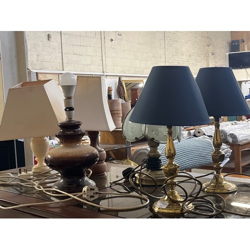 344 - 6 TABLE LAMPS IN VARIOUS STYLES AND DESIGNS TO INCLUDE BRASS, ONYX, WOOD AND RETRO STYLE