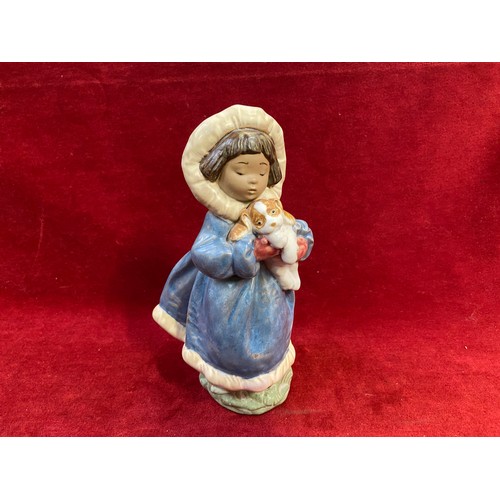 133 - LLADRÓ #2419.KEEP Me Warm Figurine.Retired Rare Lladró.Collectible Spanish Hand Made Porcelain.Gres ... 