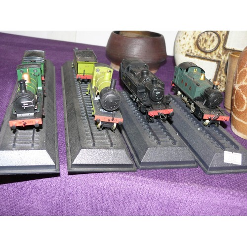 98 - 4 MODEL LOCOMOTIVES ON STANDS INCLUDING GWR, LSWR ETC