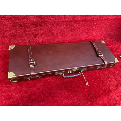 158 - Laksen mahogany leather shotgun case with green velvet lining. 2x keys and a pair of 12 gauge snap c... 