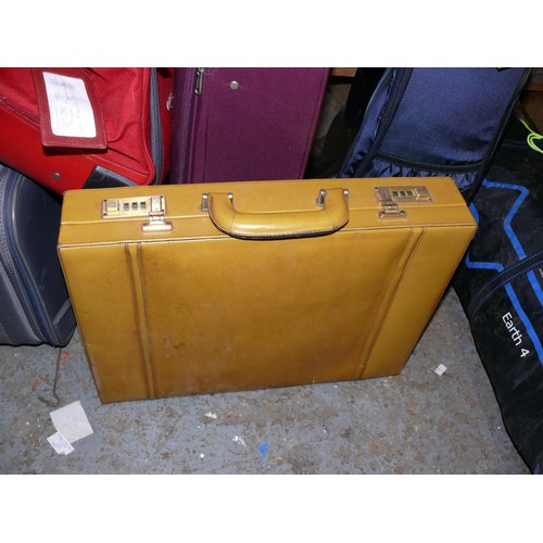 282 - 5 X SUITCASES AND HOLDALLS - GOOD CONDITION