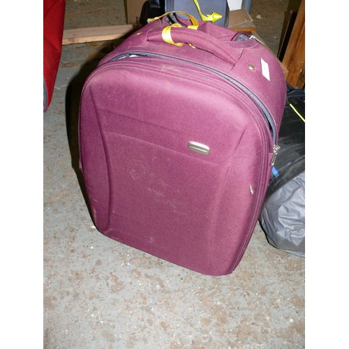 282 - 5 X SUITCASES AND HOLDALLS - GOOD CONDITION